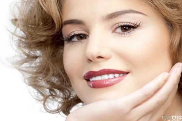 什么情况需要卸妆？用了什么需要卸妆