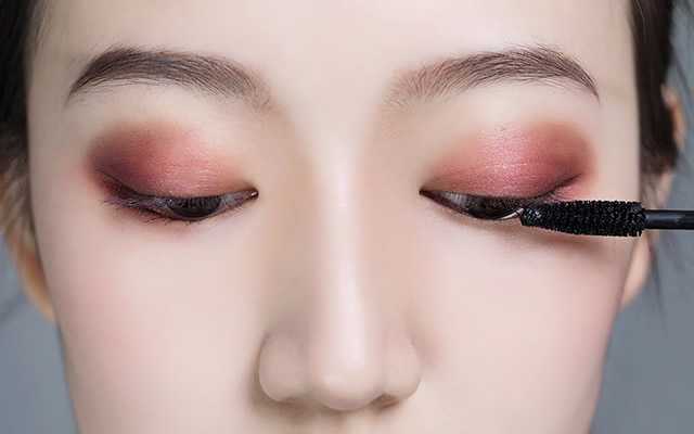 猫眼妆的具体步骤 猫眼妆的具体步骤