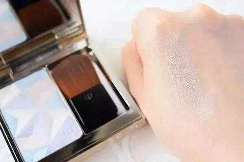 高光液和高光粉哪个好用?干皮适合高光液吗 高光液和高光粉哪个好用?干皮适合高光液吗