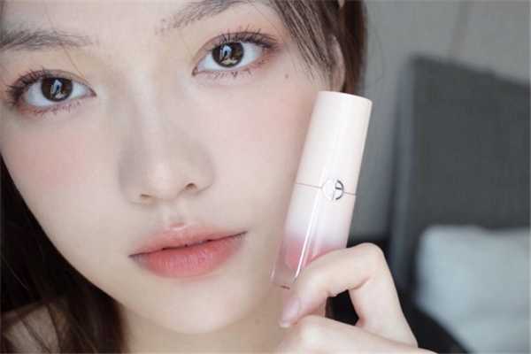 阿玛尼粉胖丁是腮红还是唇釉？