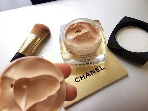 粉底霜容易脱妆吗