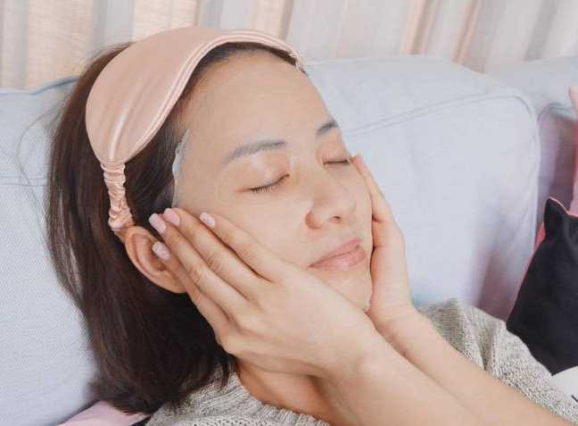 毛孔堵塞应该怎么化妆