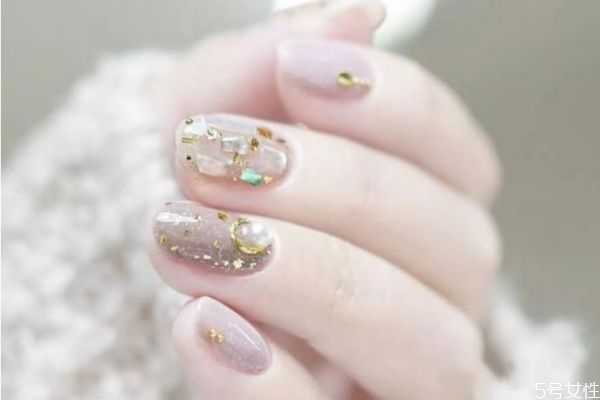 做美甲贴甲片可以坚持多久?能重复使用吗 做美甲贴甲片可以坚持多久?能重复使用吗