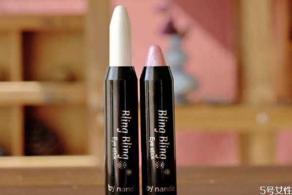 高光笔可以遮瑕吗 遮瑕笔和高光笔有什么区别 高光笔可以遮瑕吗 遮瑕笔和高光笔有什么区别