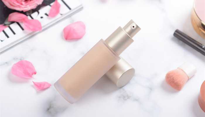 涂粉底液可以直接涂脸上吗 涂粉底液可以直接涂脸上吗