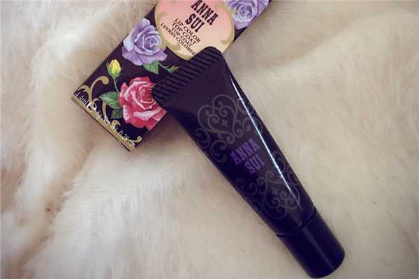 口红雨衣接吻会掉色吗 口红雨衣接吻会掉色吗