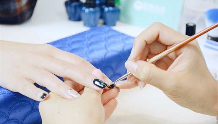 软化剂在美甲哪个步骤 软化剂在美甲哪个步骤