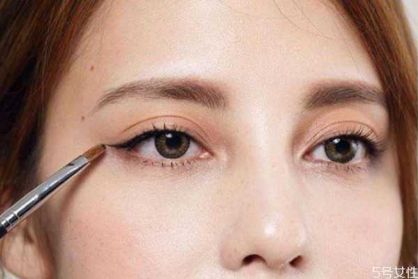 画下眼线要用眼线笔还是眼线液 画下眼线技巧