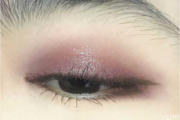 眼妆怎么画可以显得温柔 眼妆怎么画可以显得温柔