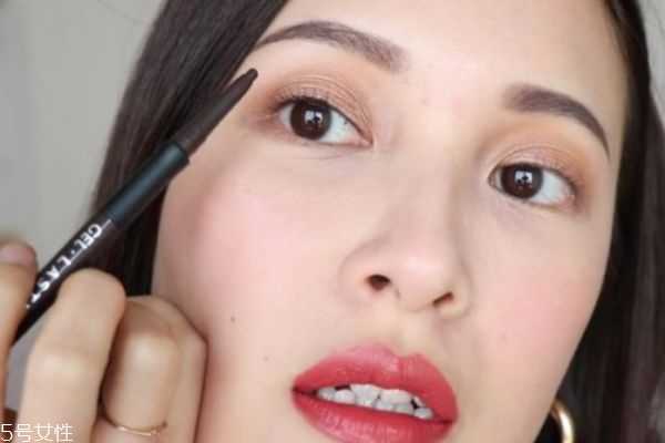 画眼妆要准备哪些东西？画眼妆要注意什么