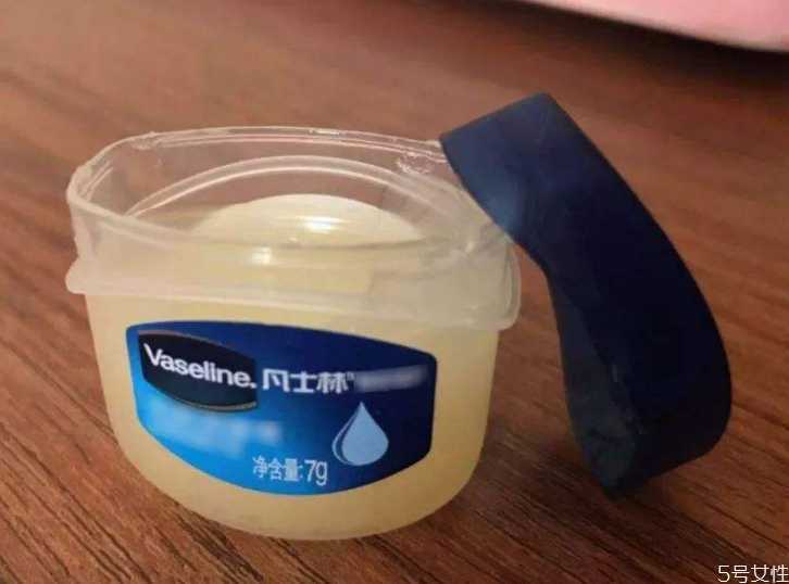 白凡士林变黄还能用吗?擦脸用白凡士林还是黄凡士林 白凡士林变黄还能用吗?擦脸用白凡士林还是黄凡士林