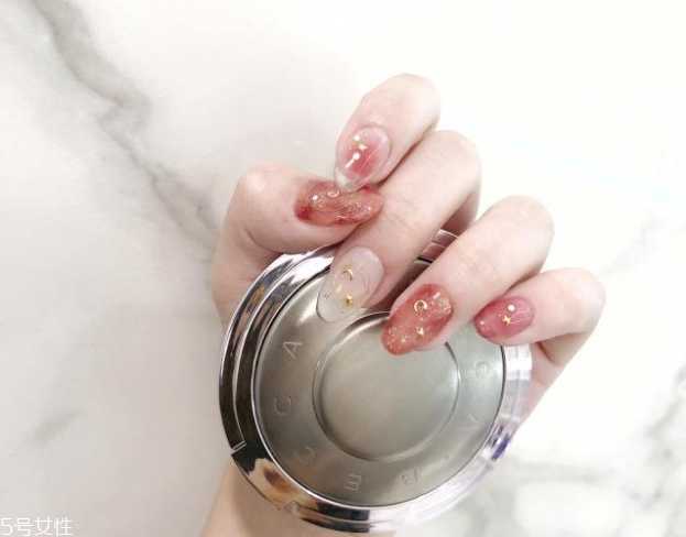 2024年最新低调显白美甲图片