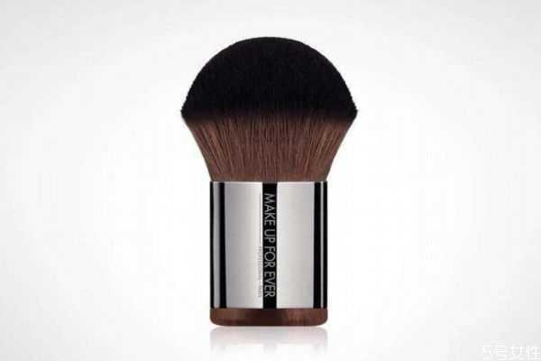 使用散粉用刷子的好处 散粉刷的使用方法 使用散粉用刷子的好处 散粉刷的使用方法