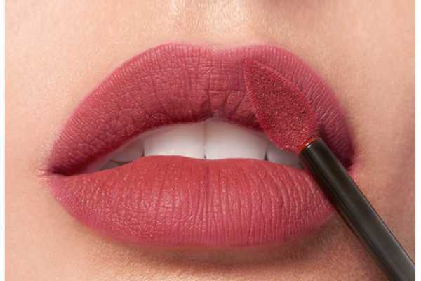 冬天适合什么颜色的口红 冬天适合什么颜色的口红
