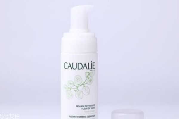 欧缇丽洗面奶怎么使用