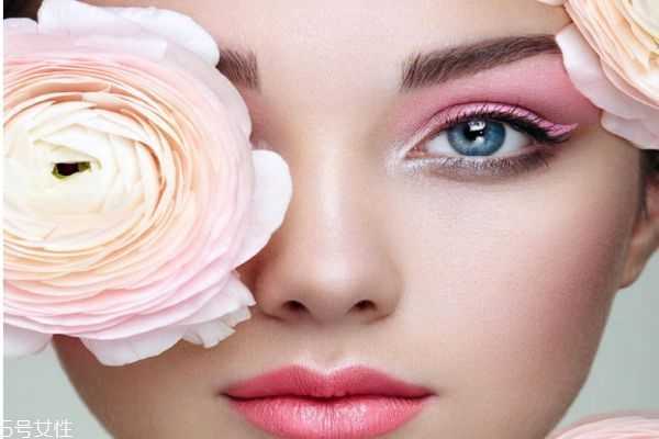 脸上为什么会爱出油