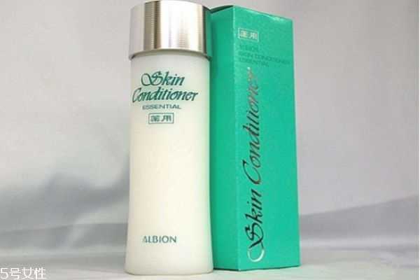 油皮夏天用什么水乳