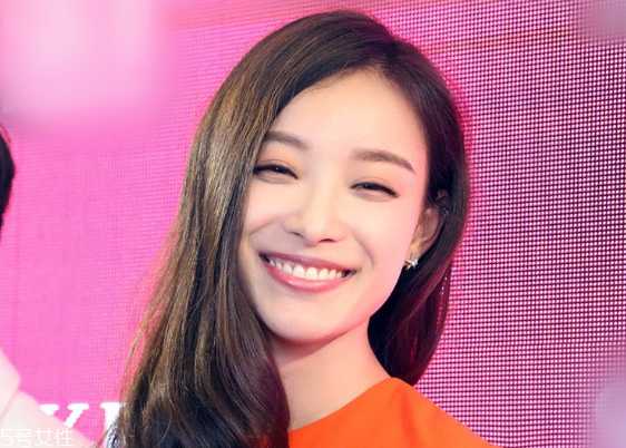 皮肤白适合什么颜色眉笔 这种色系让你不再高冷