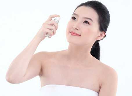 护肤品过敏怎么办？敏感肌选择护肤品指南