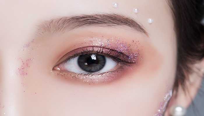 橘色眼影配什么口红 橘色眼影配什么口红