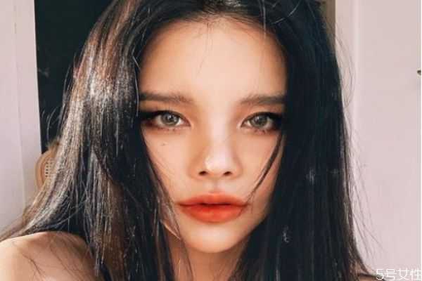 美瞳月抛是什么意思？最安全的摘美瞳方法