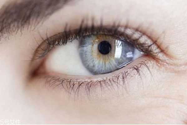 擦眼霜用哪个手指最好