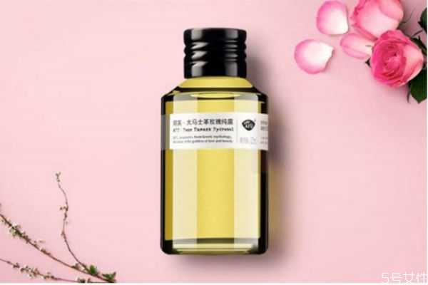 纯露要避光吗?纯露为什么避光保存 纯露要避光吗?纯露为什么避光保存