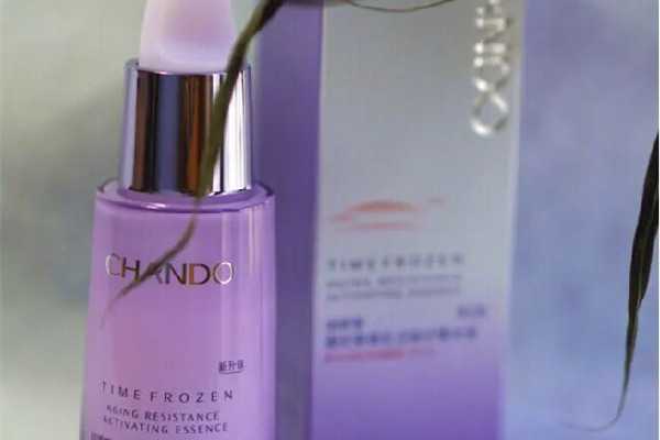 自然堂精华液和欧莱雅小黑瓶哪个好 自然堂精华液可以涂在眼睛周围吗