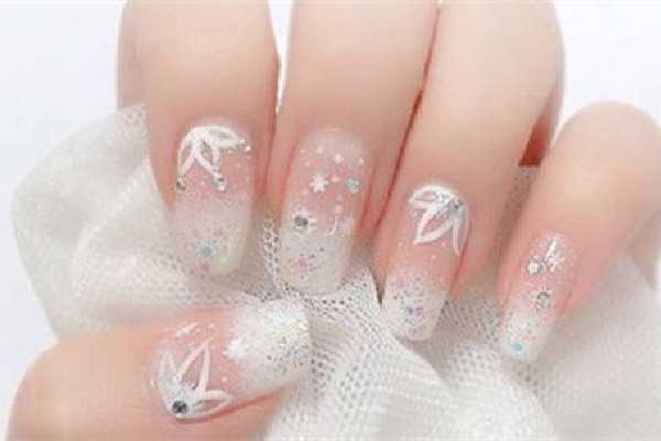 水晶甲是什么样的 水晶甲是什么样的