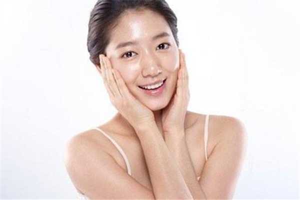 夏天脸上出油严重什么原因？夏天脸上出油用什么洗面奶