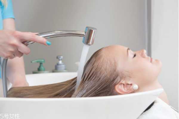 浴盐可以洗头吗