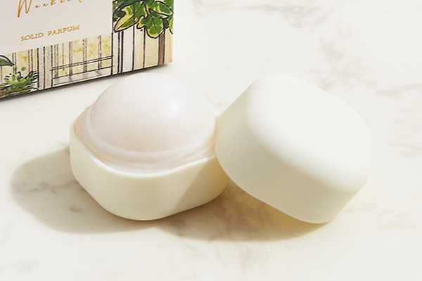 固体香水和液体香水哪个好 固体香水和液体香水哪个好