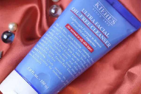 科颜氏洗面奶白色和蓝色区别