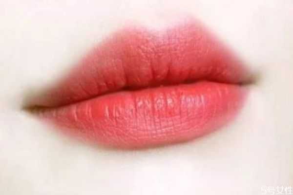 mac so chaud是什么颜色？mac口红so chaud试色