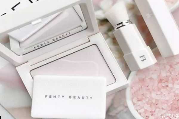 粉饼可以定妆吗 夏天用散粉好还是粉饼