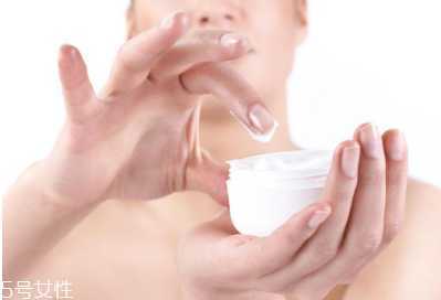 护肤品是用一套好还是混搭好？护肤品不用一套可以吗