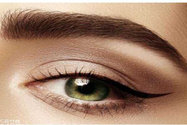 美瞳戴上为什么会眼睛疼呢?美瞳的材料一般是什么呢 美瞳戴上为什么会眼睛疼呢?美瞳的材料一般是什么呢