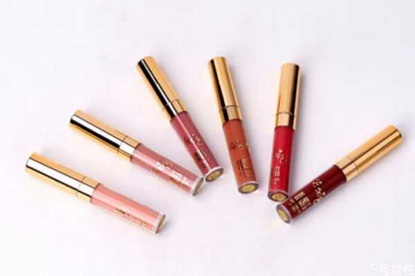 唇膏和唇彩哪个持久 唇膏和唇彩有什么区别