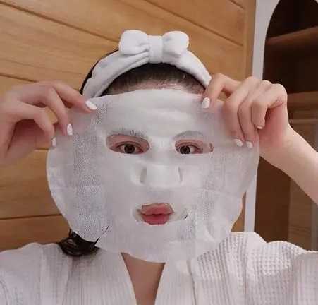 涂抹面膜 VS 贴片面膜哪一个比较好用 涂抹面膜 VS 贴片面膜哪一个比较好用