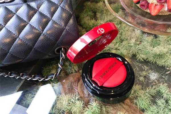 阿玛尼红气垫有替换装吗?阿玛尼红气垫适合干皮吗 阿玛尼红气垫有替换装吗?阿玛尼红气垫适合干皮吗