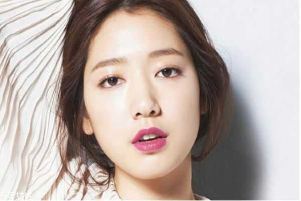 化妆卡粉浮粉怎么办？脸上浮粉怎么快速补救