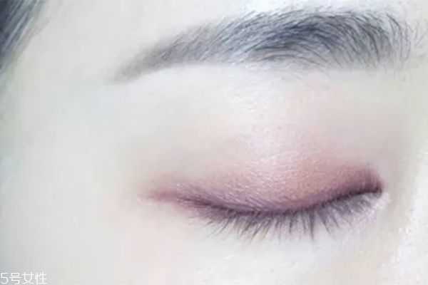 粉紫色眼妆怎么画？粉色和紫色眼影的画法