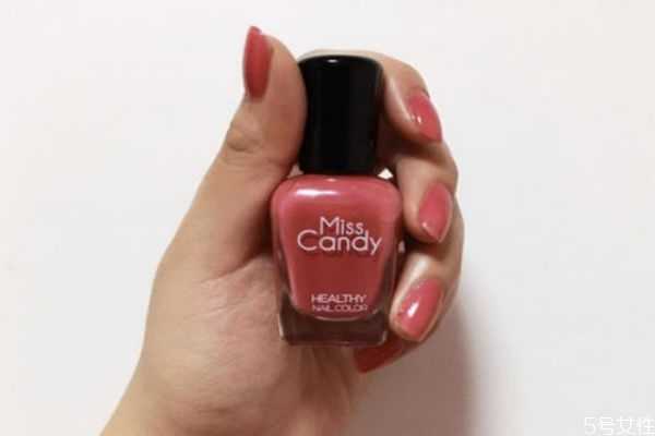 指甲油底油亮油区别