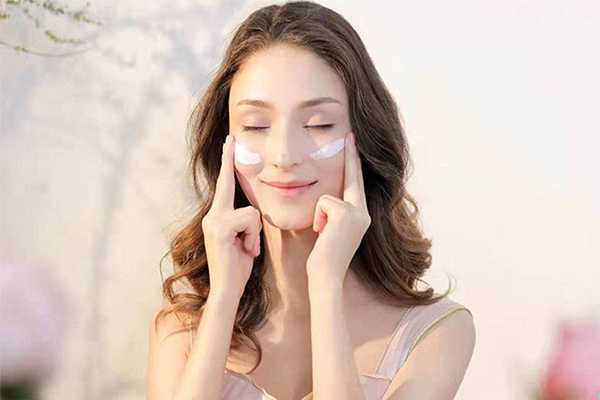 防晒霜水油分离是怎么回事?防晒霜怎么用才正确 防晒霜水油分离是怎么回事?防晒霜怎么用才正确