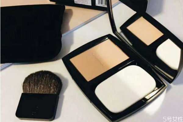 粉饼不服帖怎么办?粉饼起粉浮粉是什么原因 粉饼不服帖怎么办?粉饼起粉浮粉是什么原因