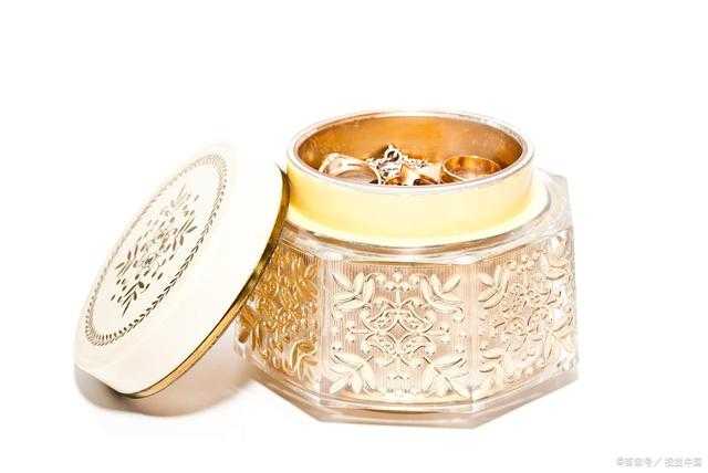 麦吉丽贵妇膏是白天用还是夜晚用 麦吉丽贵妇膏是白天用还是夜晚用