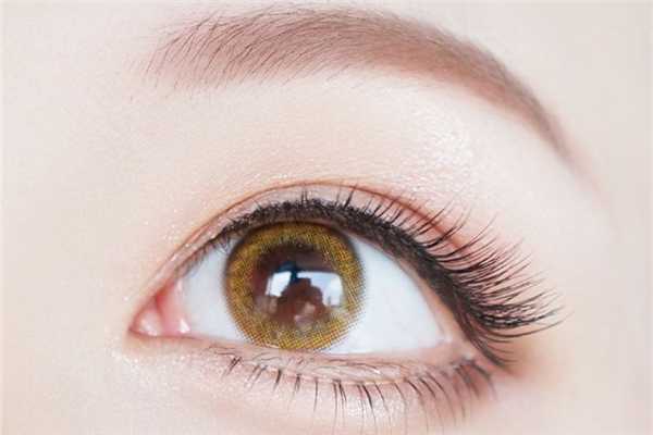 美瞳戴着雾蒙蒙的咋回事