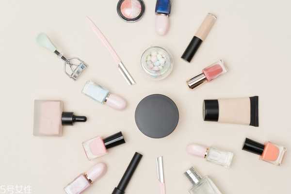 象牙色和亮肤色的区别