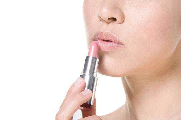 长期涂变色唇膏有危害吗？长期涂变色唇膏有什么危害