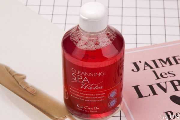 卸妆水是从上往下擦吗？卸妆水可以直接用纸巾吗